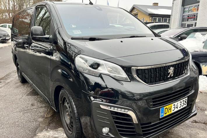 Sort Peugeot Expert fra 2021 set udefra