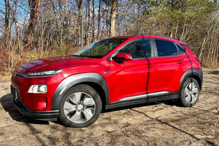 Grå Hyundai Kona fra 2020