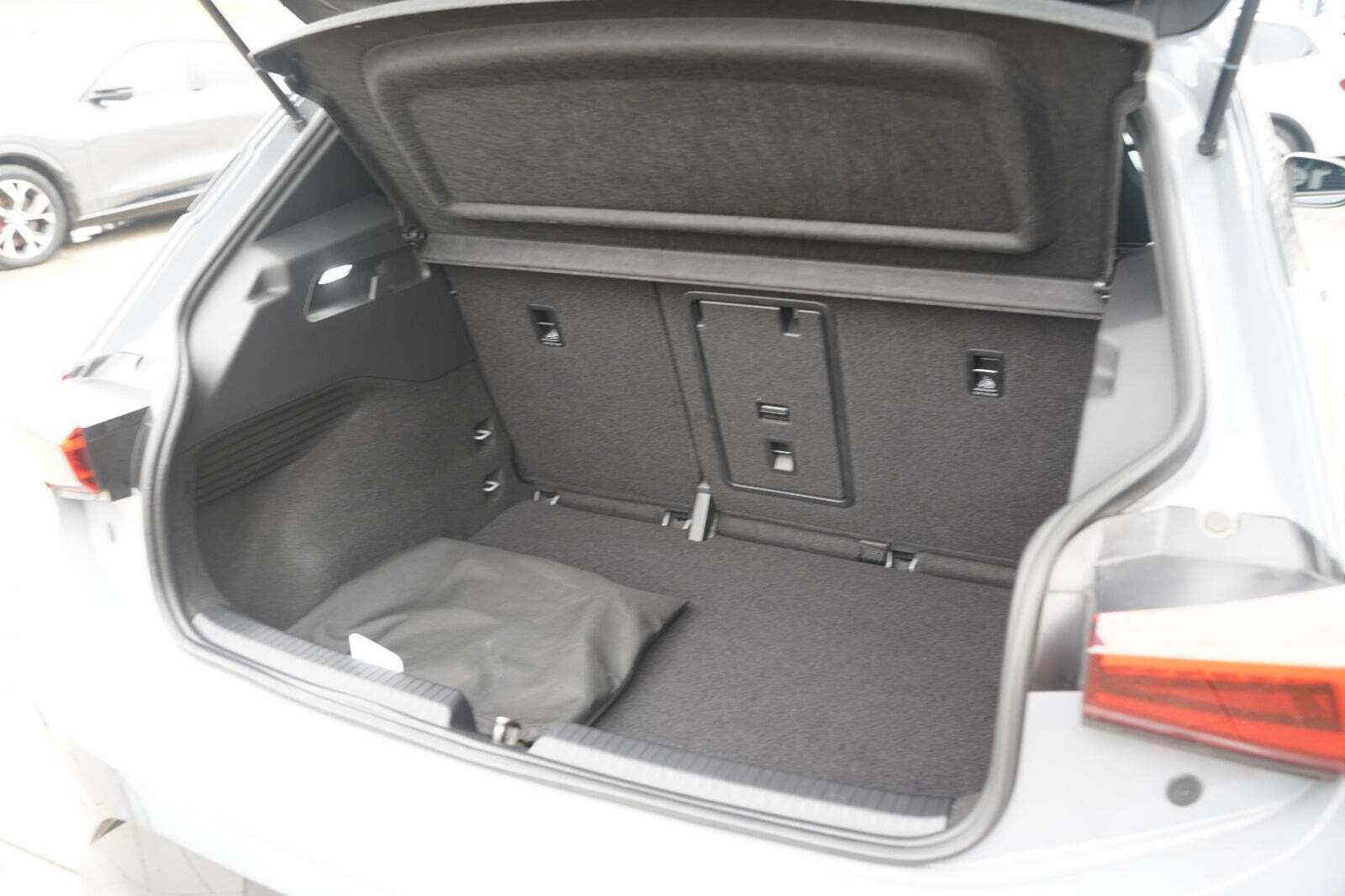 Grå Cupra Born fra 2023