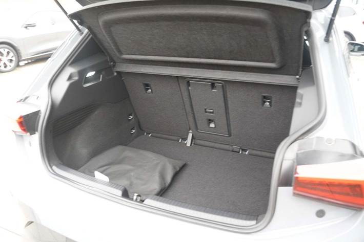 Grå Cupra Born fra 2023