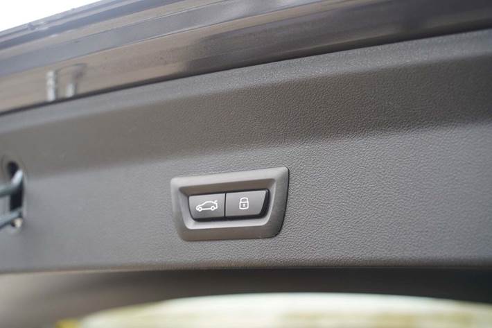 Grå BMW iX3 fra 2023