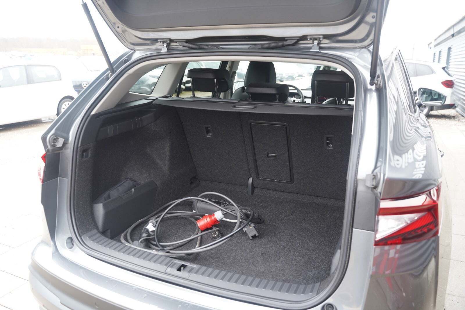 Grå Skoda Enyaq fra 2024