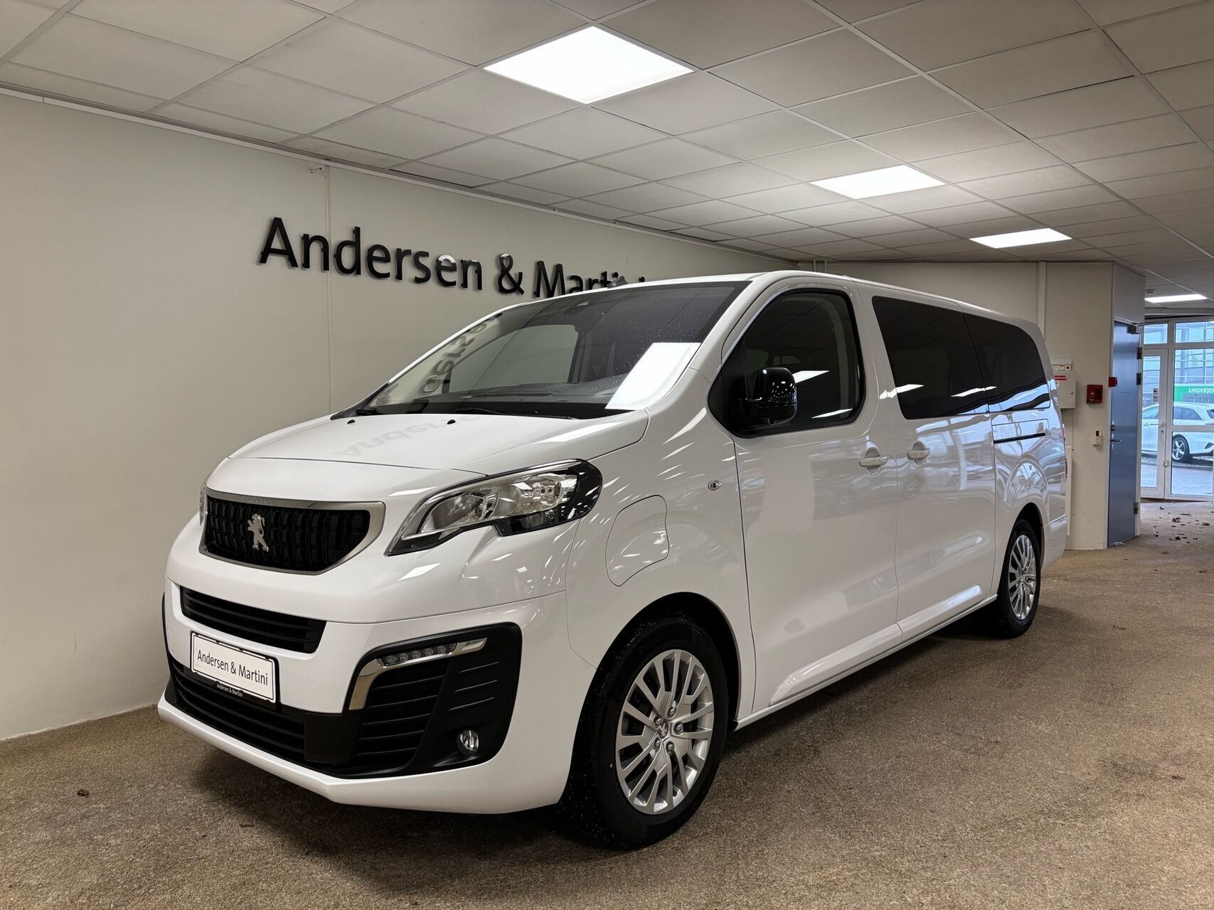 Peugeot e-Traveller L3 EL Business 136HK Aut.