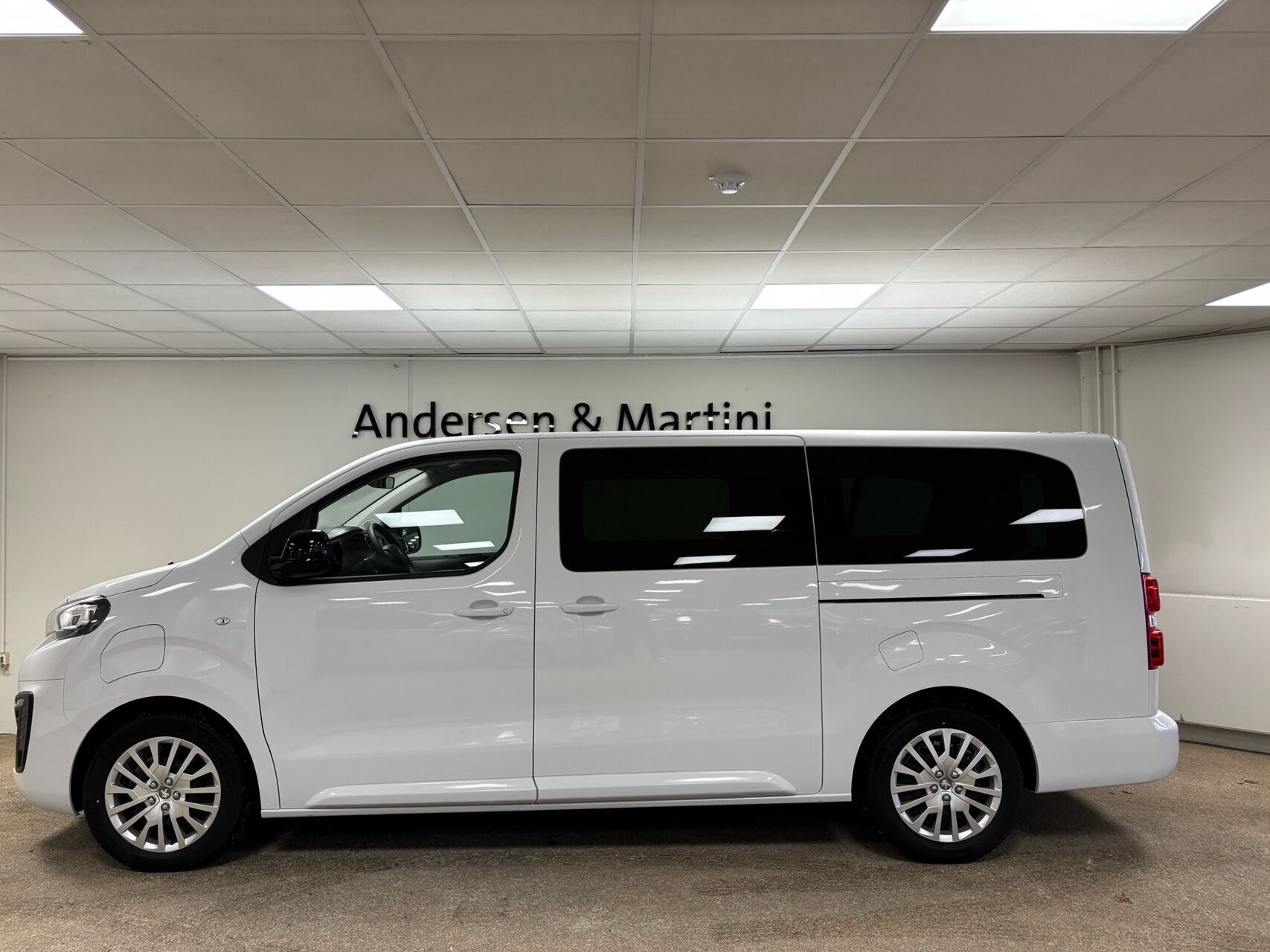 Peugeot e-Traveller L3 EL Business 136HK Aut.