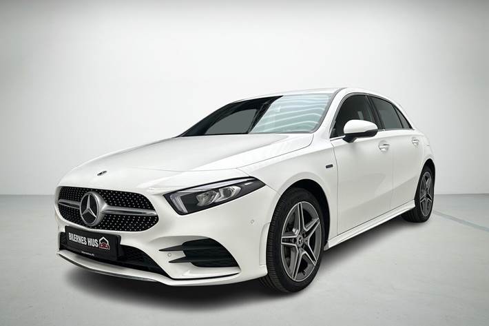 Hvid Mercedes A250 e fra 2021 set udefra
