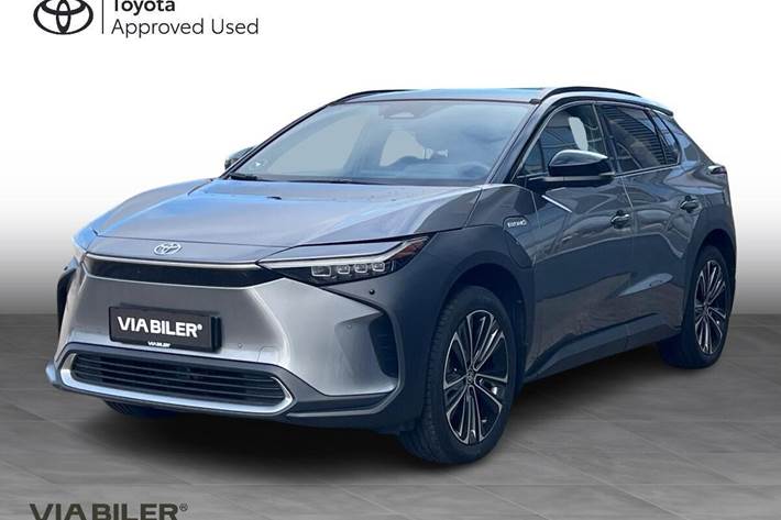 Grå Toyota BZ4X fra 2023 set udefra