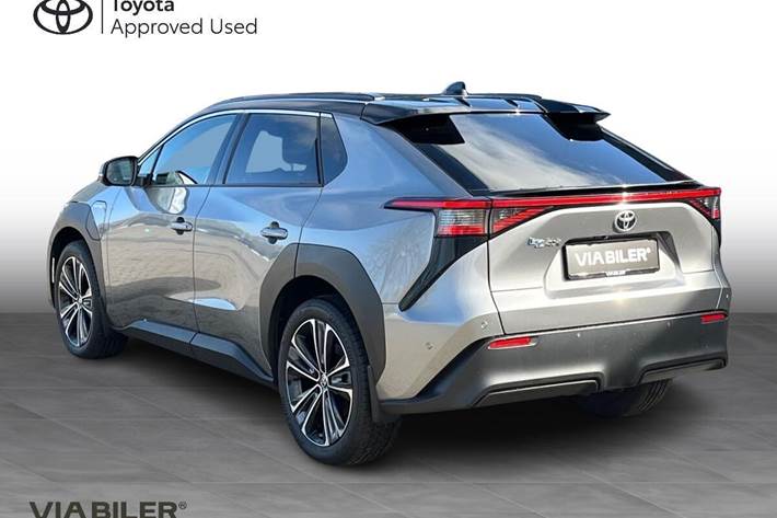 Grå Toyota BZ4X fra 2023