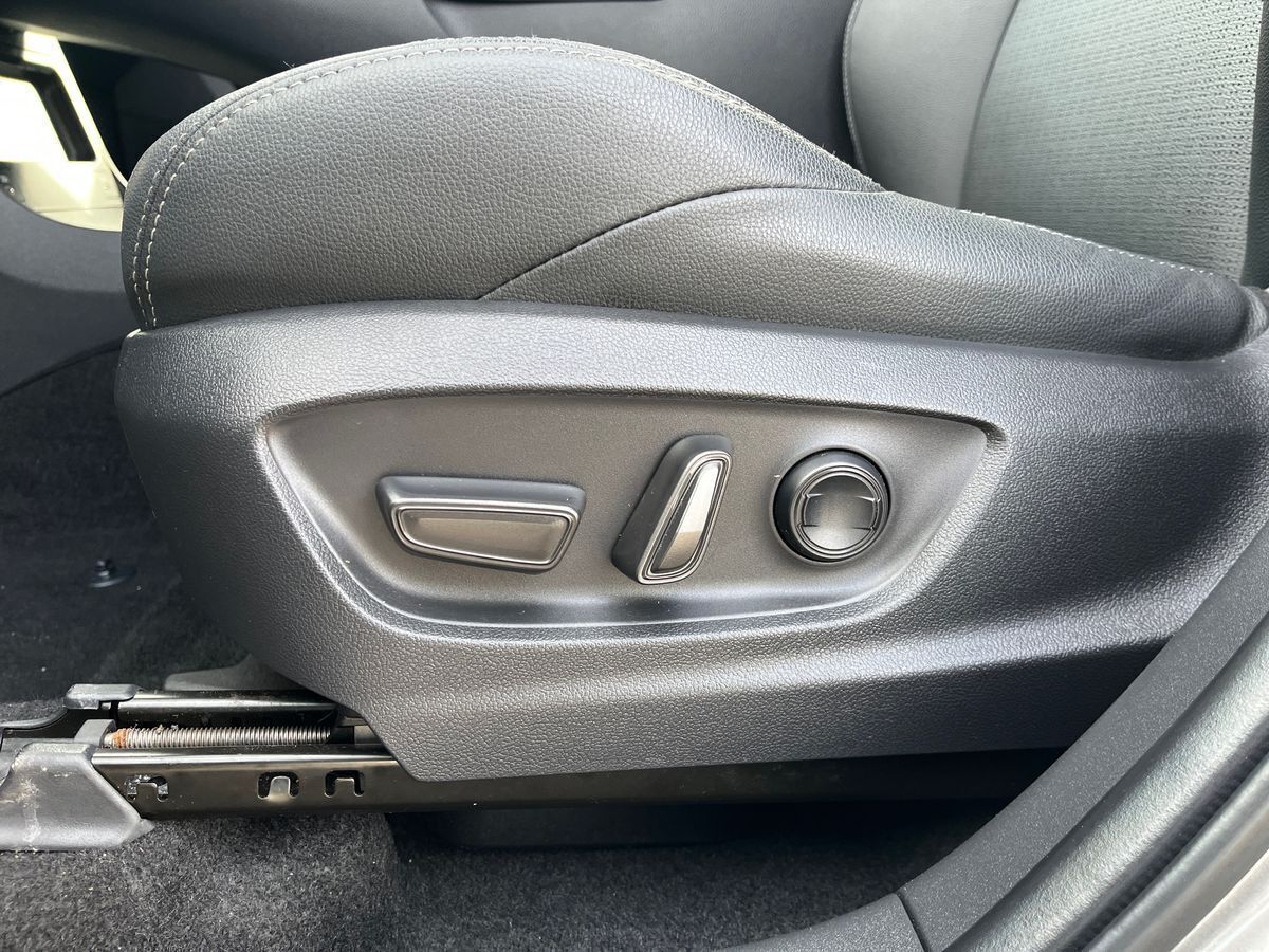 Grå Toyota BZ4X fra 2023