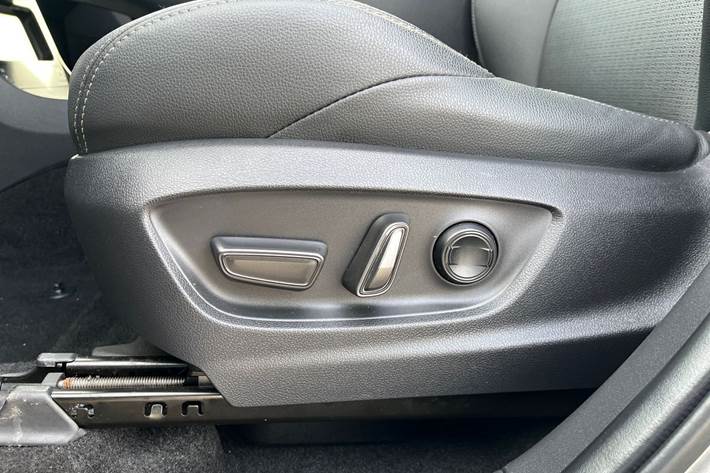 Grå Toyota BZ4X fra 2023