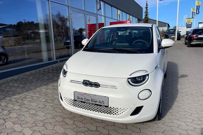 Hvid Fiat 500e fra 2021