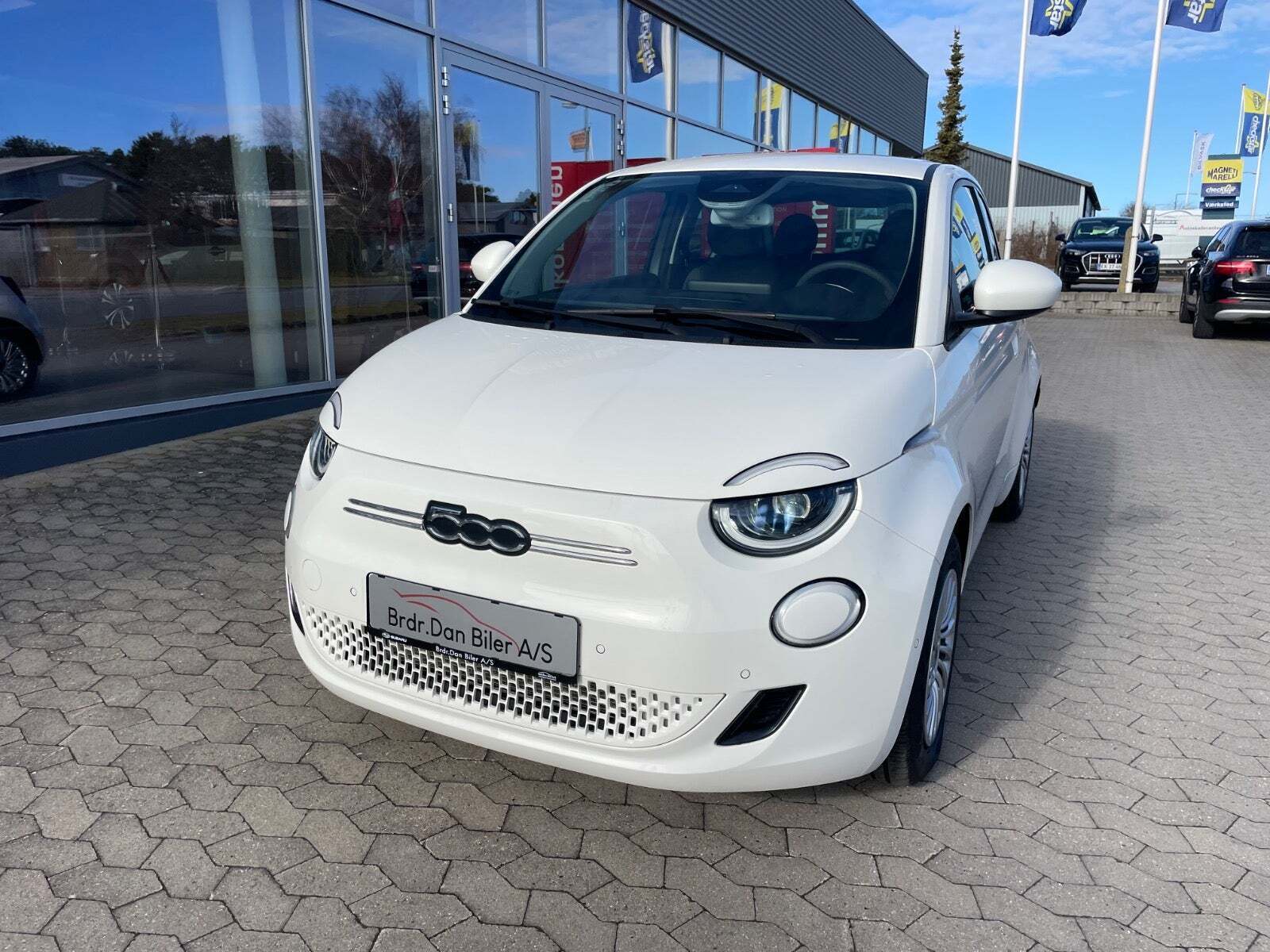 Hvid Fiat 500e fra 2021