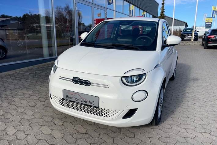 Hvid Fiat 500e fra 2021