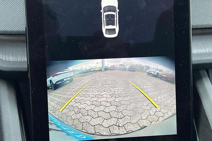 Sølv Polestar 2 fra 2023