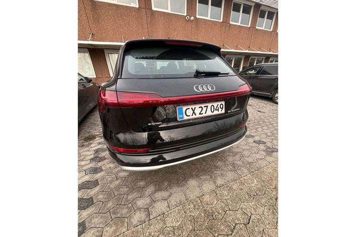 Sort Audi e-tron fra 2021
