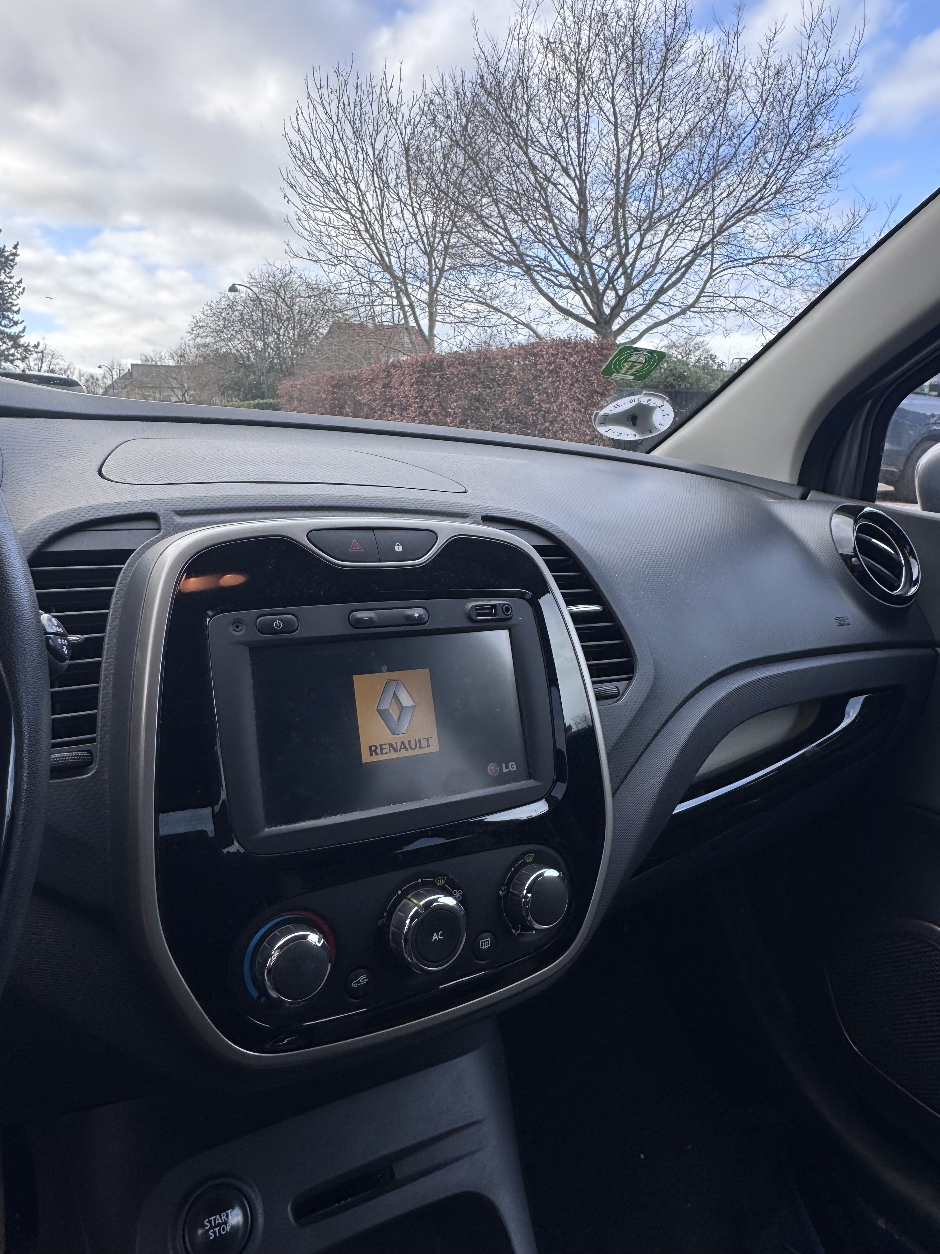 Grå Renault Captur fra 2013