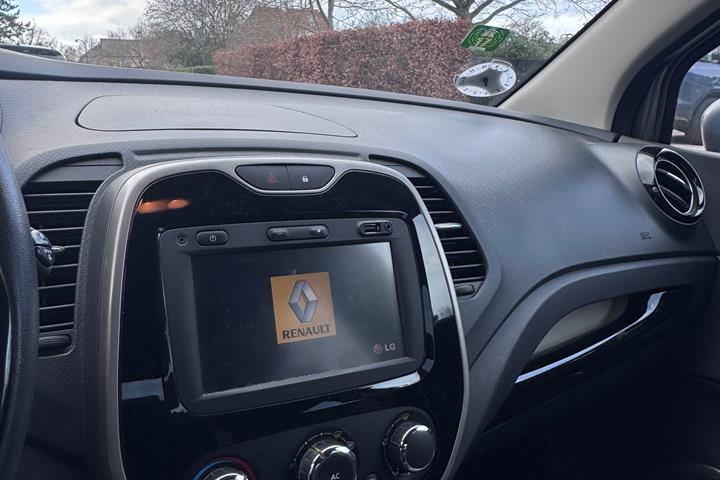 Grå Renault Captur fra 2013