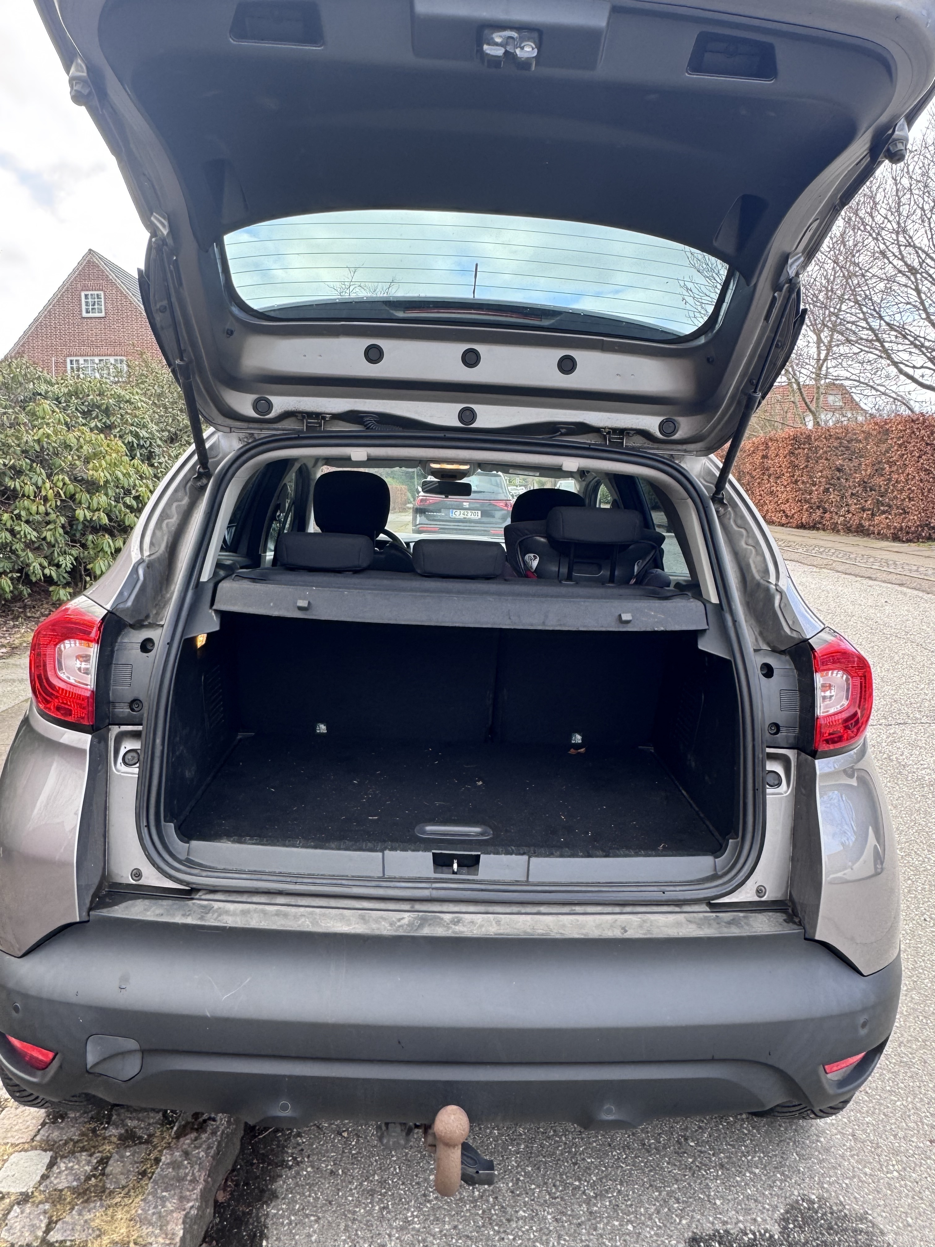 Grå Renault Captur fra 2013