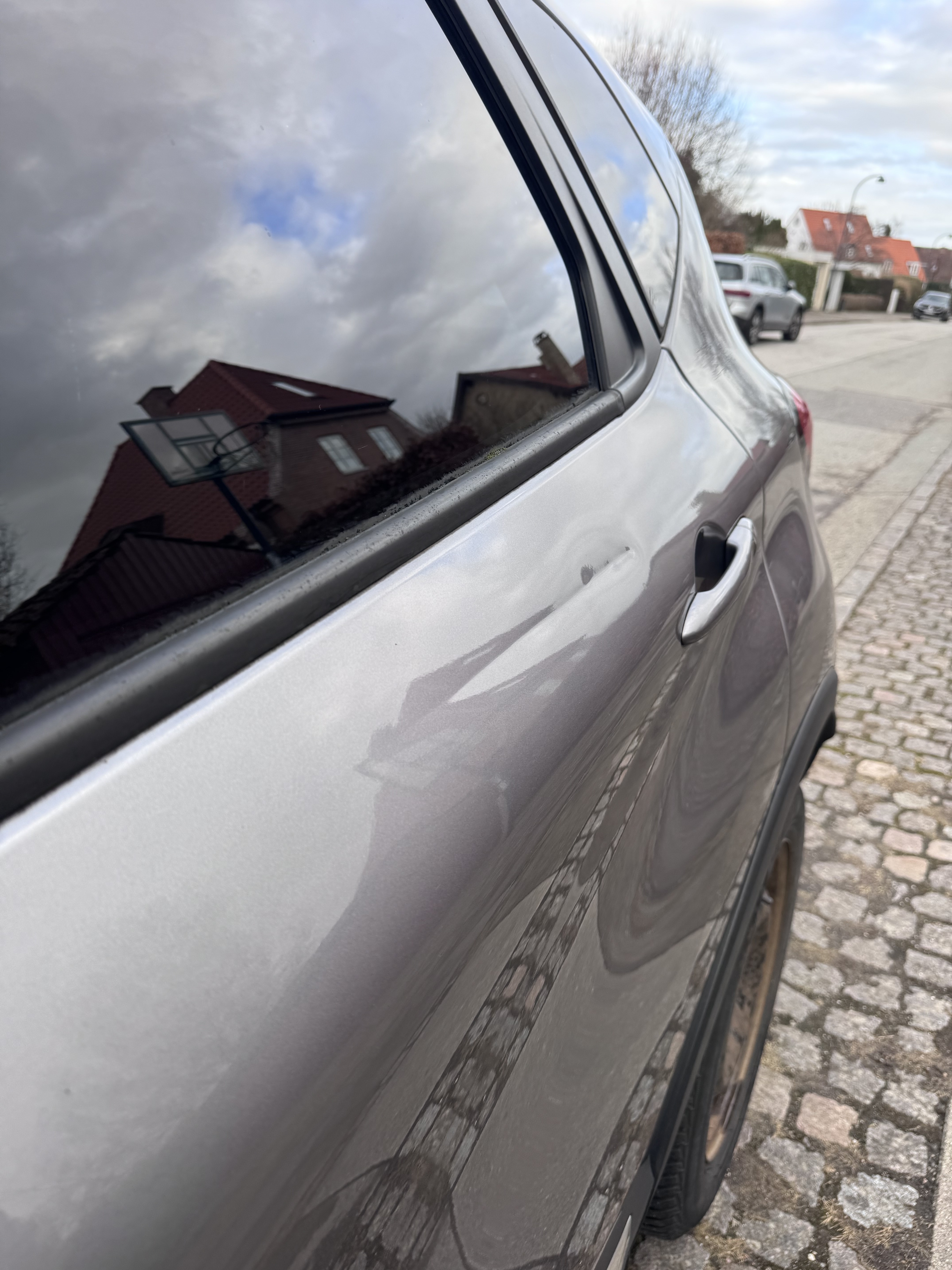 Grå Renault Captur fra 2013