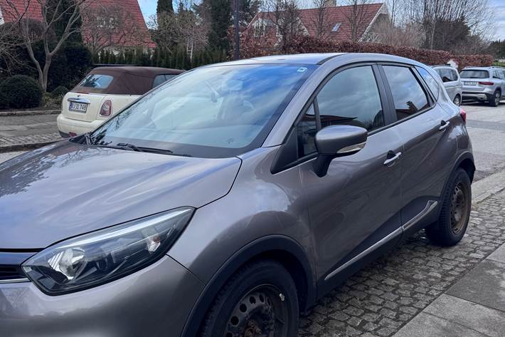 Grå Renault Captur fra 2013