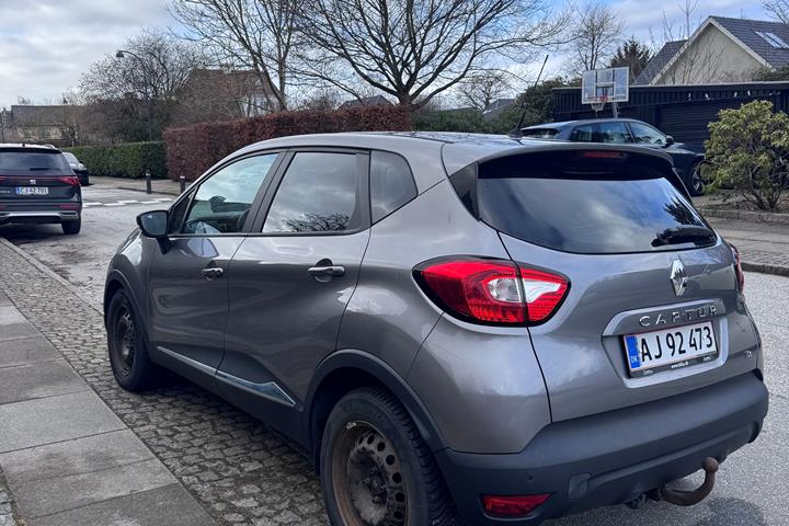 Grå Renault Captur fra 2013