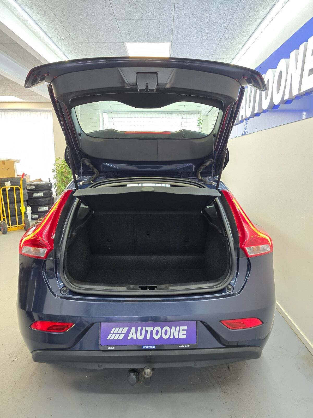 Blå Volvo V40 fra 2013