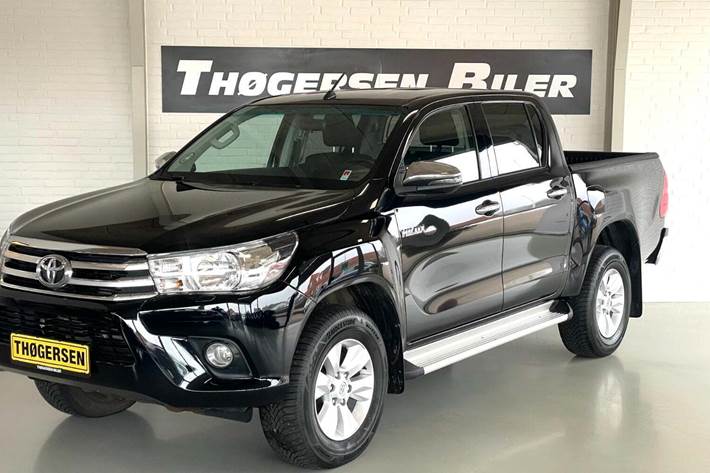 Sort Toyota HiLux fra 2019 set udefra