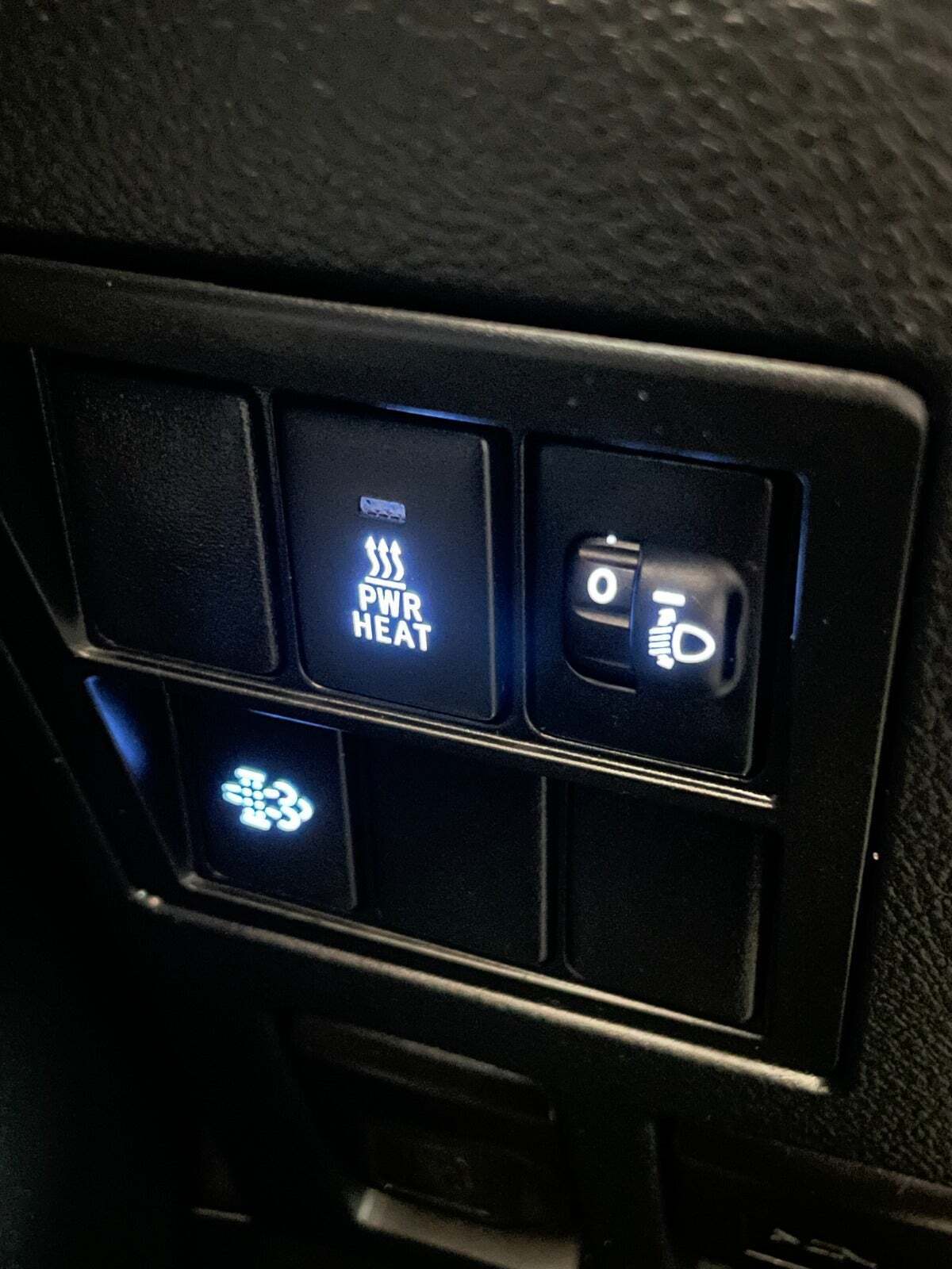 Sort Toyota HiLux fra 2018