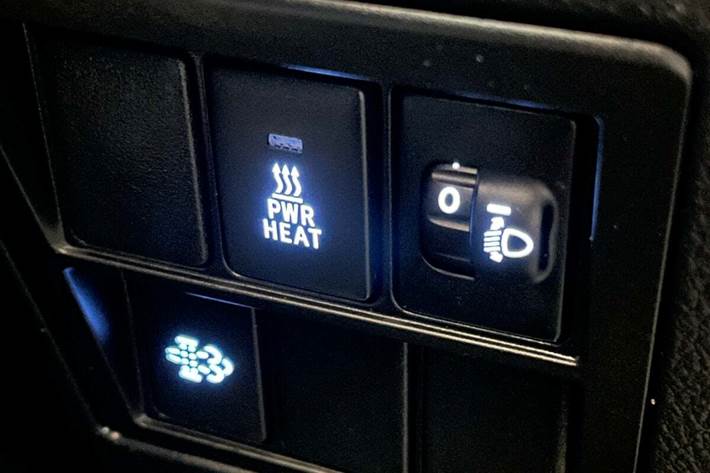 Sort Toyota HiLux fra 2019