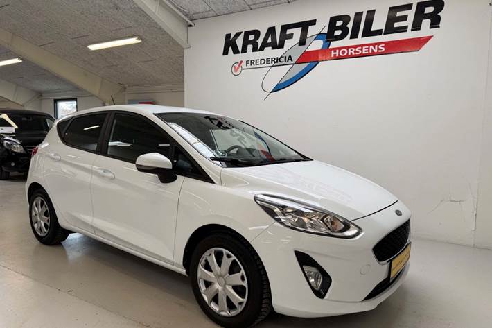 Hvid Ford Fiesta fra 2019 set udefra