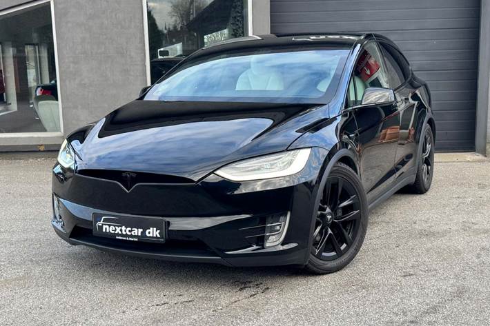 Sort Tesla Model X fra 2021 set udefra