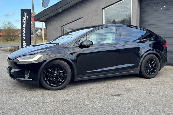 Sort Tesla Model X fra 2021