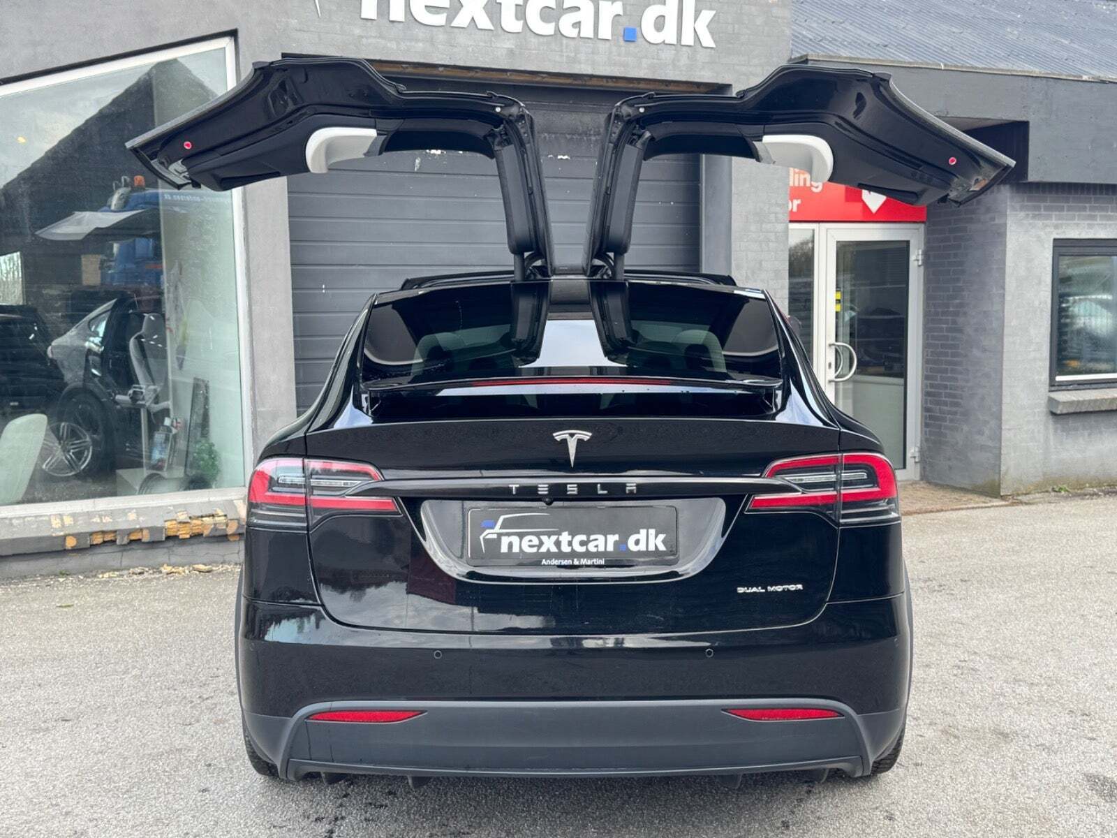 Sort Tesla Model X fra 2021