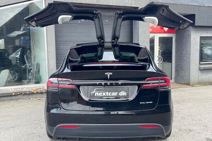 Sort Tesla Model X fra 2021