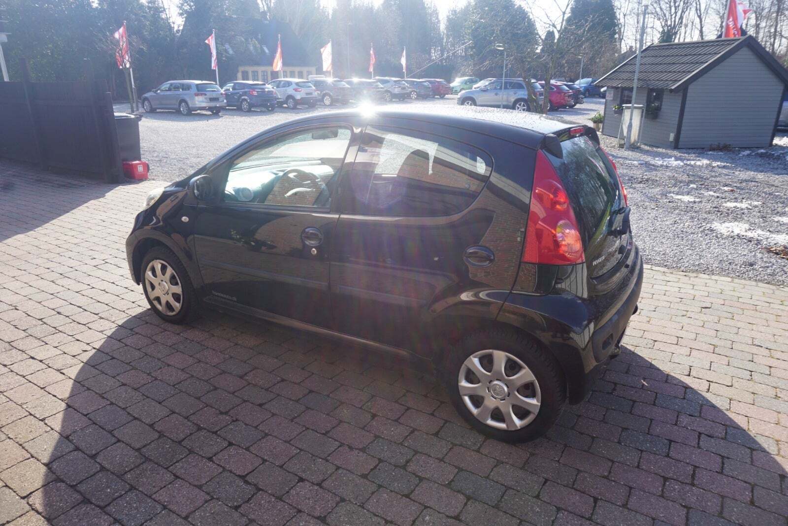 Sort Peugeot 107 fra 2011