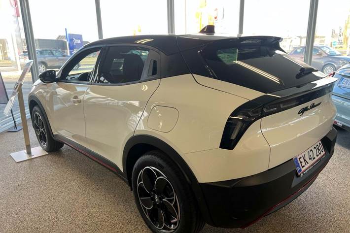 Hvid Alfa Romeo Junior fra 2025