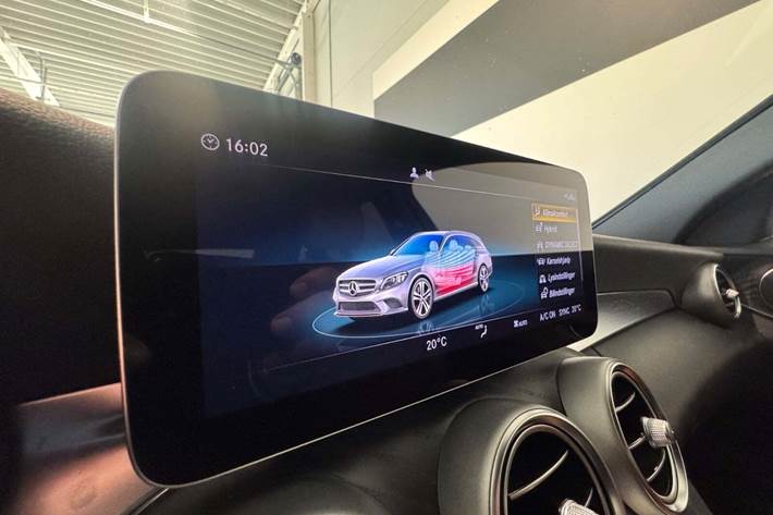 Hvid Mercedes C300 de fra 2021