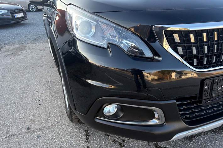 Sort Peugeot 2008 fra 2017