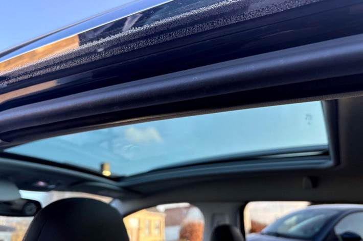 Sort Peugeot 2008 fra 2017