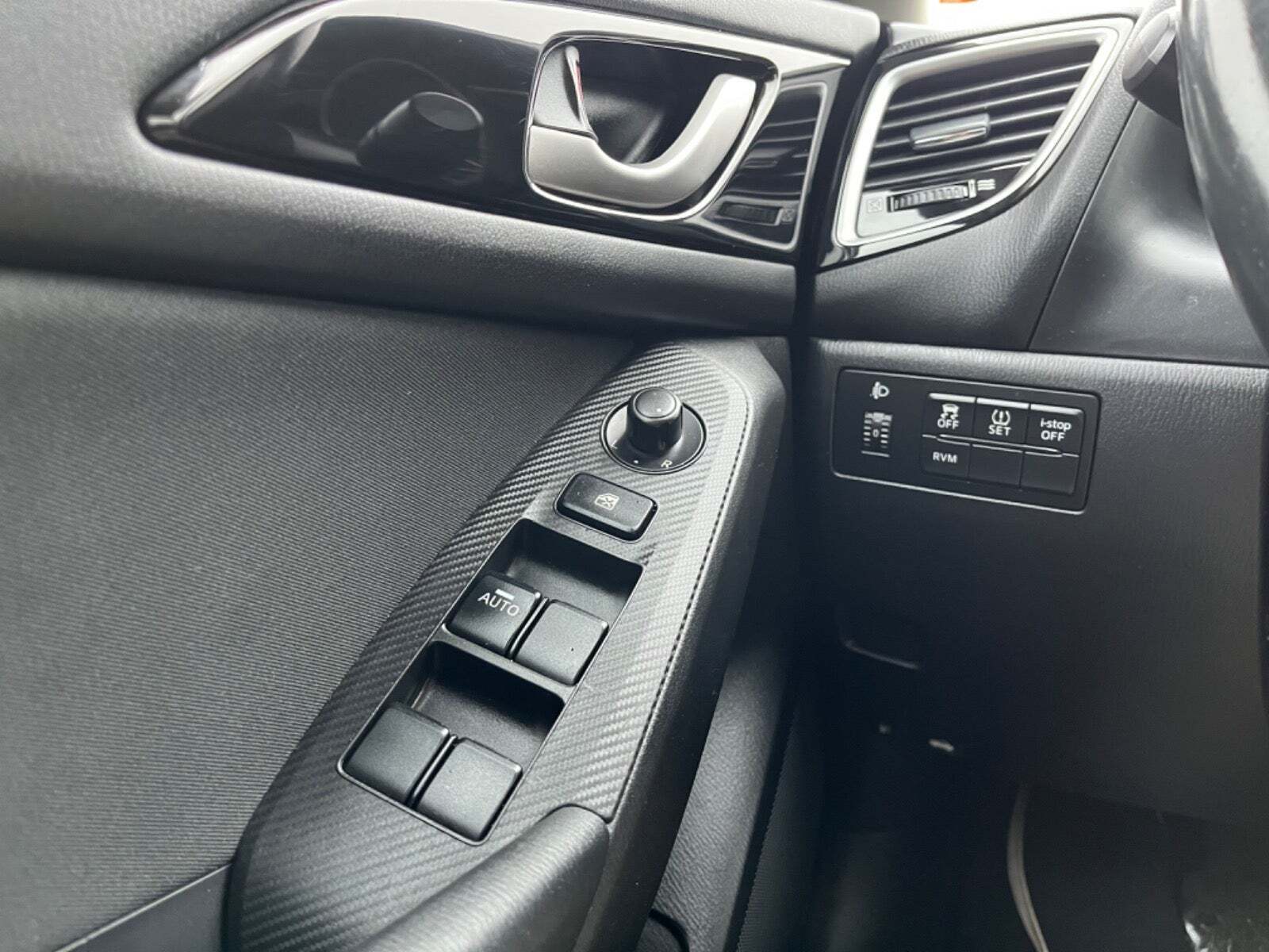 Grå Mazda 3 fra 2013