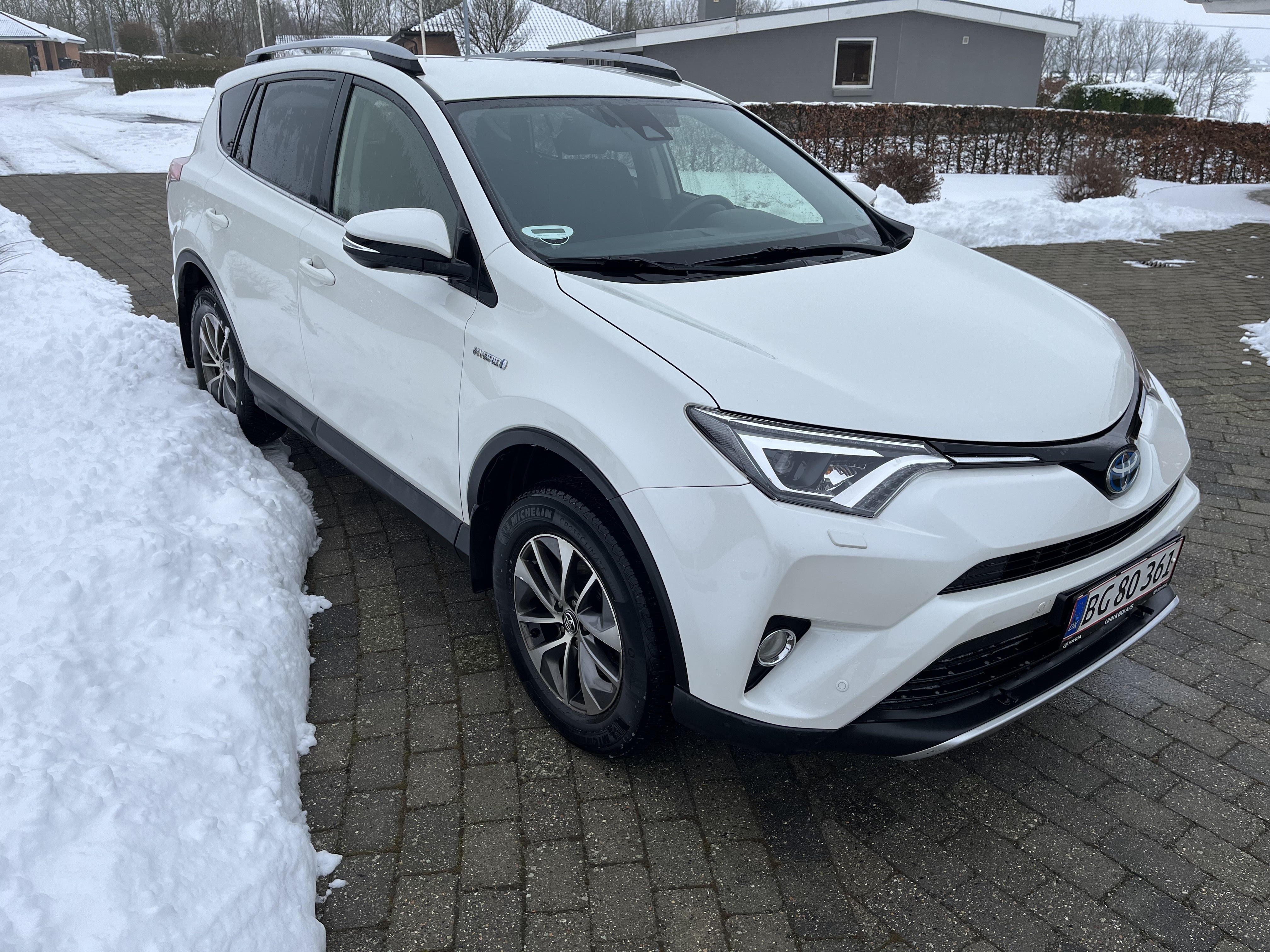 Hvid Toyota RAV4 fra 2016