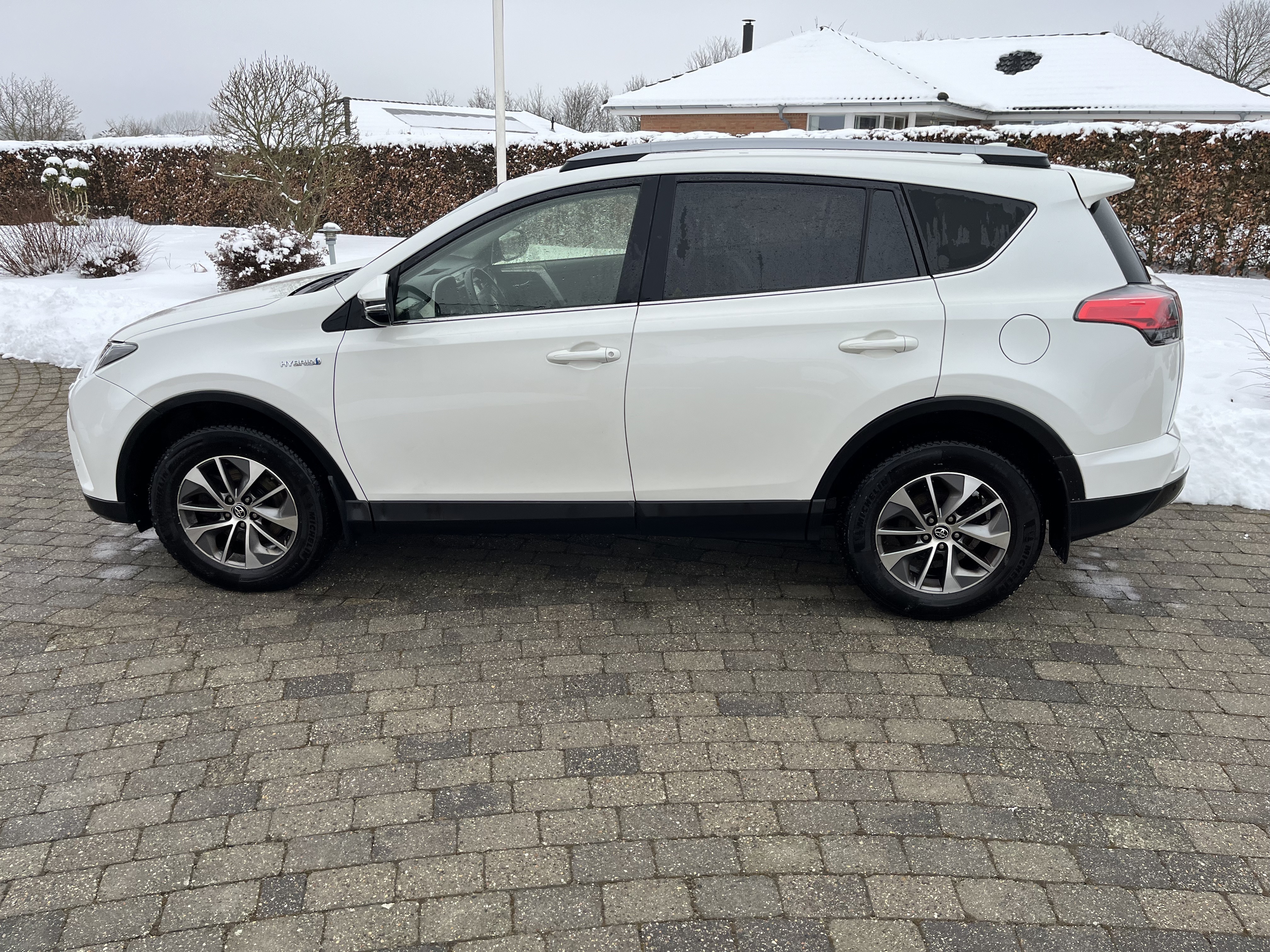 Hvid Toyota RAV4 fra 2016