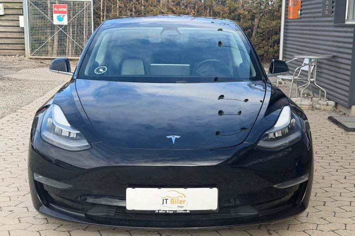 Sort Tesla Model 3 fra 2019