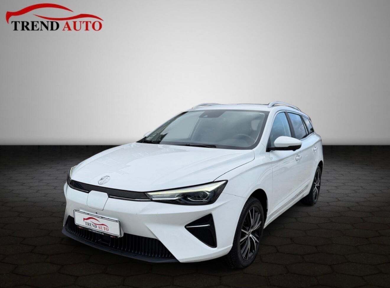 Hvid MG 5 fra 2022 set udefra