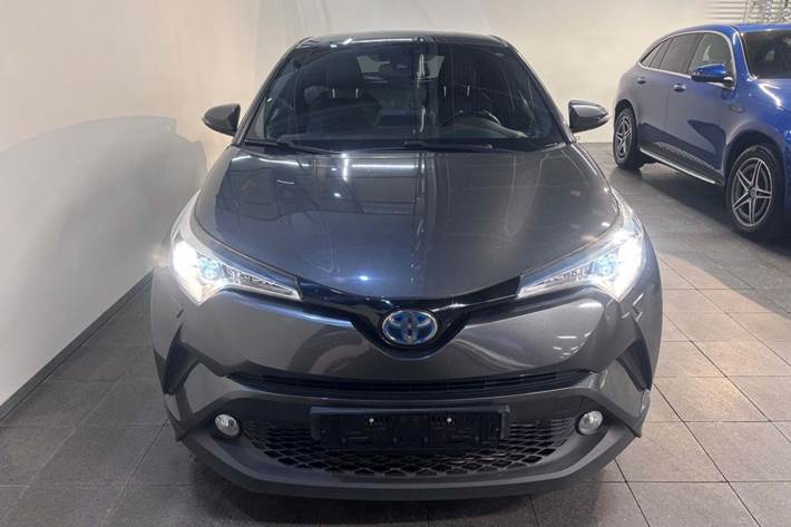 Grå Toyota C-HR fra 2018