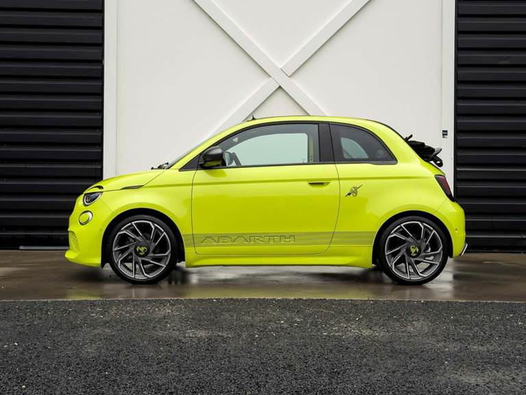 Abarth 500e Scorpionissima Cabrio