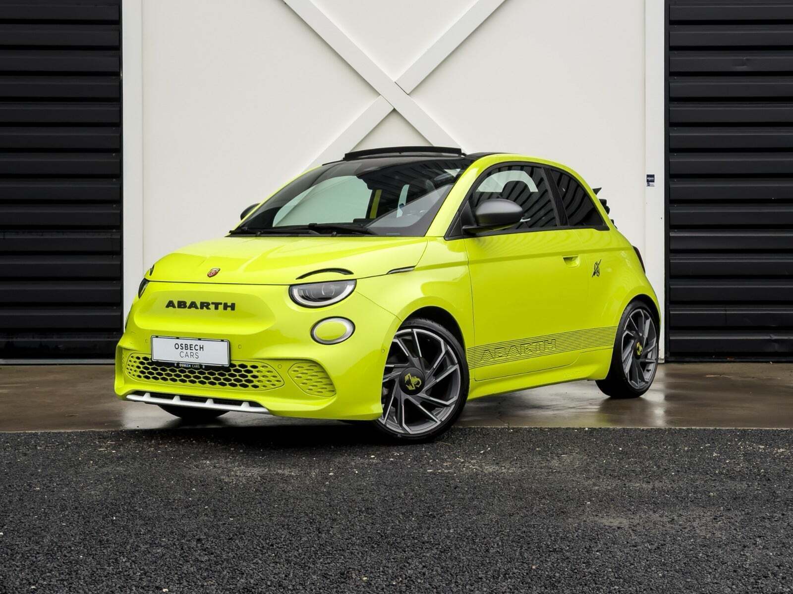 Abarth 500e Scorpionissima Cabrio