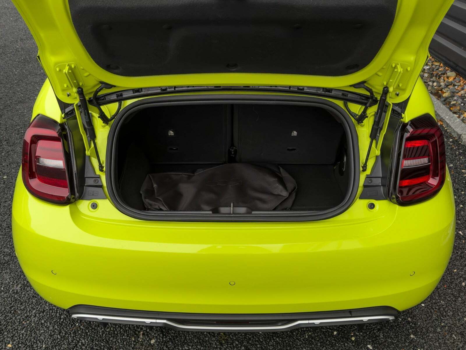 Gul Abarth 500e fra 2023