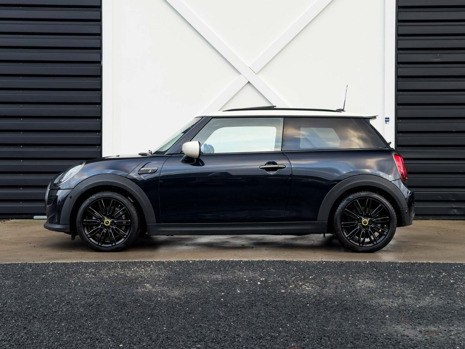 Mini Cooper SE Resolute Edition