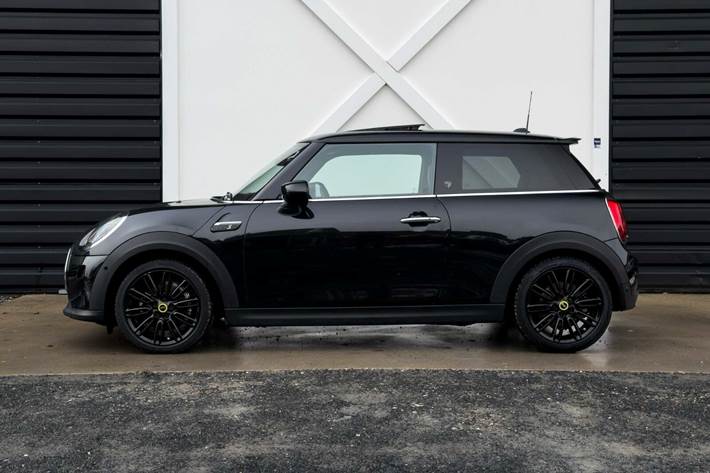 Sort Mini Cooper SE fra 2023