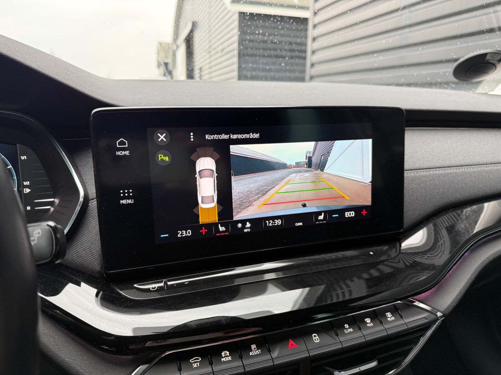 Grå Skoda Octavia fra 2021